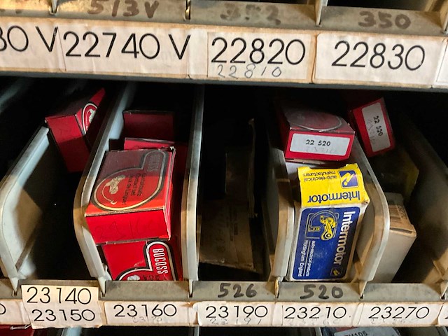 Voorraad auto-onderdelen o.a. thermostaten, bougies - afbeelding 18 van  20