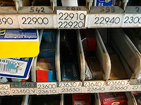 Voorraad auto-onderdelen o.a. thermostaten, bougies - afbeelding 19 van  20