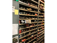 Voorraad auto-onderdelen o.a. wiellagers sets, bougies - afbeelding 1 van  11