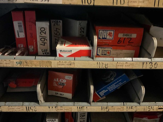 Voorraad auto-onderdelen o.a. wiellagers sets, bougies - afbeelding 4 van  11