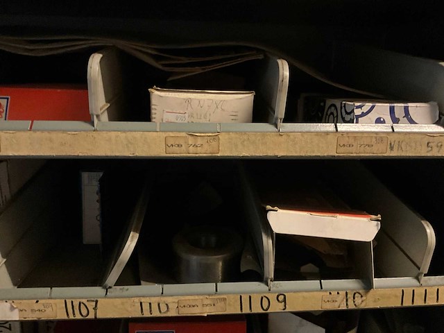 Voorraad auto-onderdelen o.a. wiellagers sets, bougies - afbeelding 5 van  11