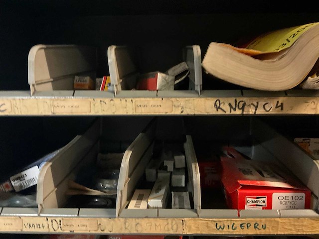 Voorraad auto-onderdelen o.a. wiellagers sets, bougies - afbeelding 7 van  11