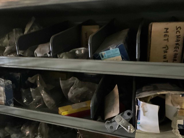 Voorraad autoverlichting, druklagers en toebehoren - afbeelding 3 van  23