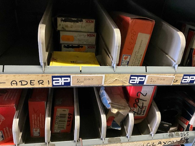 Voorraad autoverlichting, druklagers en toebehoren - afbeelding 8 van  23