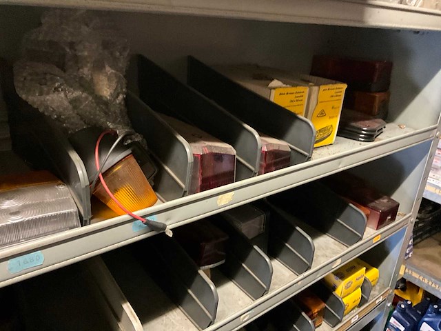 Voorraad autoverlichting, druklagers en toebehoren - afbeelding 11 van  23