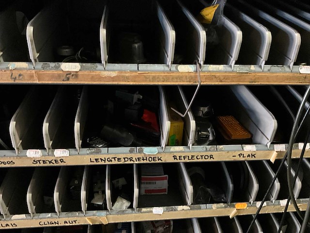 Voorraad autoverlichting, druklagers en toebehoren - afbeelding 14 van  23