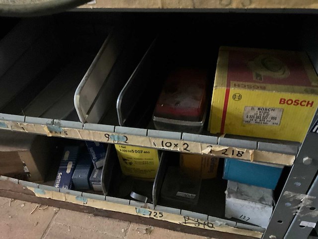 Voorraad autoverlichting, druklagers en toebehoren - afbeelding 16 van  23