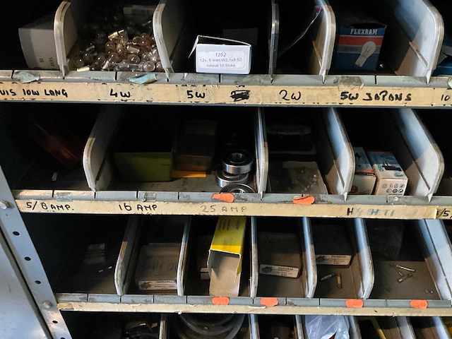 Voorraad autoverlichting, druklagers en toebehoren - afbeelding 12 van  23