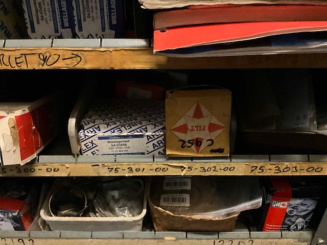 Voorraad brandstof- oliefilters, thermostaten - afbeelding 23 van  31
