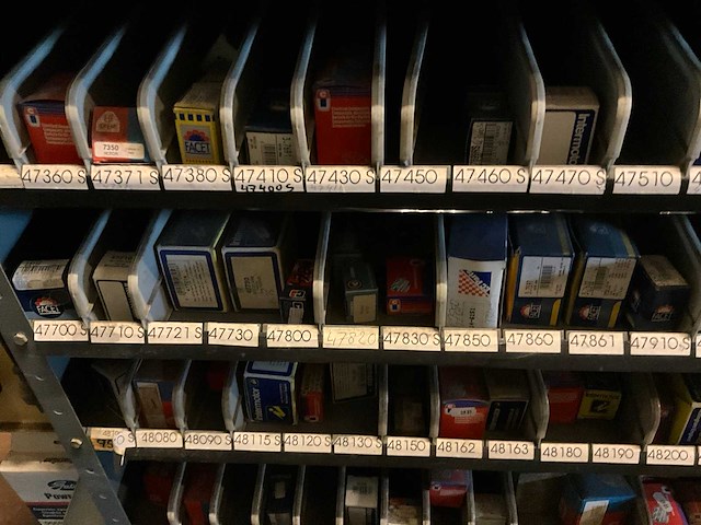 Voorraad elektronische auto-onderdelen o.a. stroomverdelers - afbeelding 3 van  19