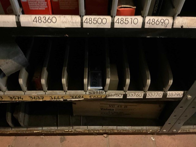 Voorraad elektronische auto-onderdelen o.a. stroomverdelers - afbeelding 5 van  19
