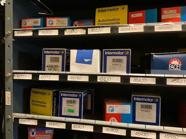 Voorraad elektronische auto-onderdelen o.a. stroomverdelers - afbeelding 15 van  19