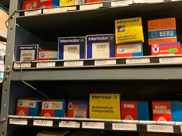 Voorraad elektronische auto-onderdelen o.a. stroomverdelers - afbeelding 16 van  19