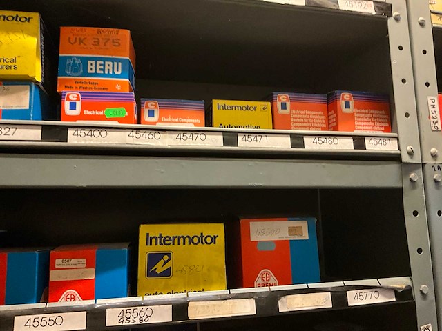 Voorraad elektronische auto-onderdelen o.a. stroomverdelers - afbeelding 17 van  19