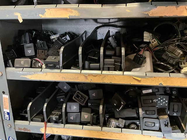 Voorraad gebruikte auto-onderdelen - afbeelding 2 van  20