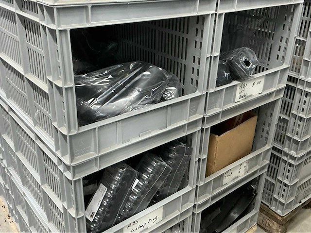 Voorraad kunststof bochten, sokken, moffen, kragen, t-stukken, eindkappen - afbeelding 2 van  61