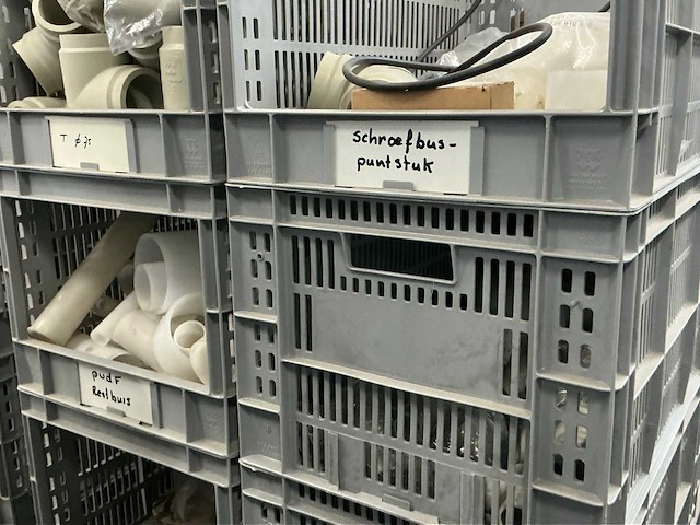 Voorraad kunststof bochten, sokken, moffen, kragen, t-stukken, eindkappen - afbeelding 8 van  61