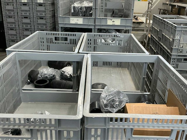 Voorraad kunststof bochten, sokken, moffen, kragen, t-stukken, eindkappen - afbeelding 19 van  61