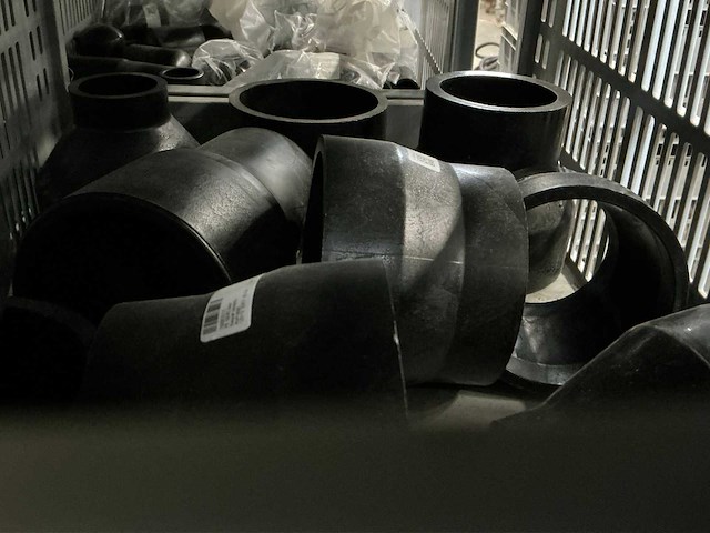 Voorraad kunststof bochten, sokken, moffen, kragen, t-stukken, eindkappen - afbeelding 20 van  61