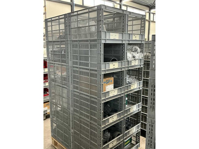 Voorraad kunststof bochten, sokken, moffen, kragen, t-stukken, eindkappen - afbeelding 22 van  61