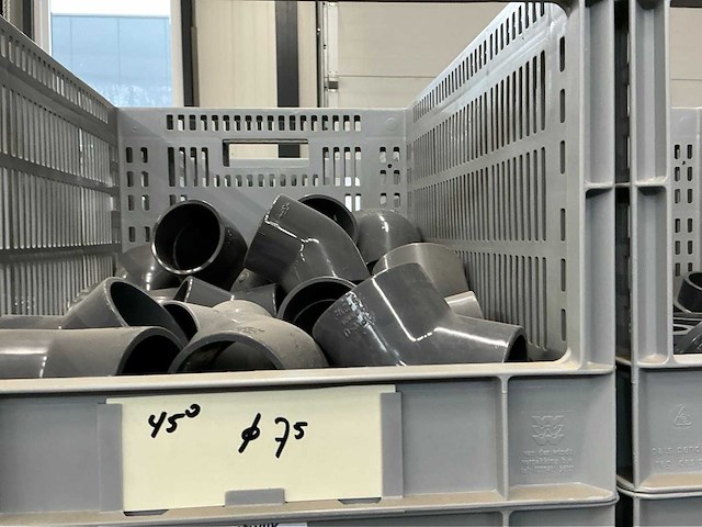 Voorraad kunststof bochten, sokken, moffen, kragen, t-stukken, eindkappen - afbeelding 28 van  61