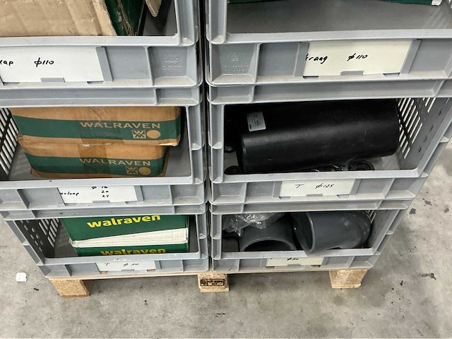 Voorraad kunststof bochten, sokken, moffen, kragen, t-stukken, eindkappen - afbeelding 30 van  61