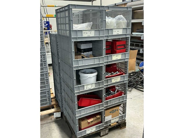 Voorraad kunststof bochten, sokken, moffen, kragen, t-stukken, eindkappen - afbeelding 31 van  61