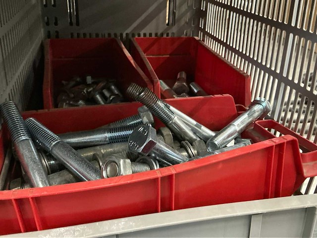 Voorraad kunststof bochten, sokken, moffen, kragen, t-stukken, eindkappen - afbeelding 34 van  61