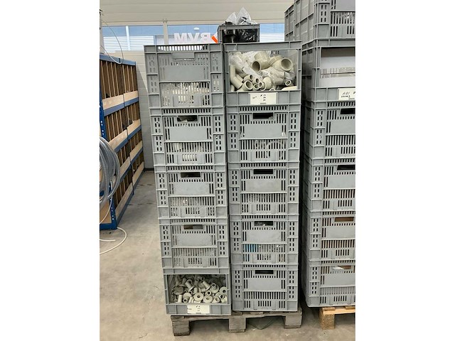 Voorraad kunststof bochten, sokken, moffen, kragen, t-stukken, eindkappen - afbeelding 27 van  61