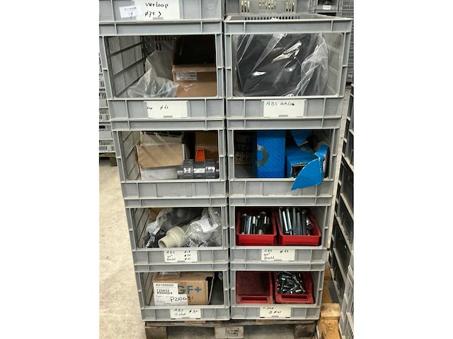 Voorraad kunststof bochten, sokken, moffen, kragen, t-stukken, eindkappen - afbeelding 37 van  61