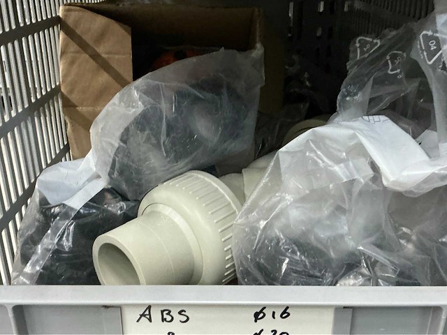 Voorraad kunststof bochten, sokken, moffen, kragen, t-stukken, eindkappen - afbeelding 40 van  61