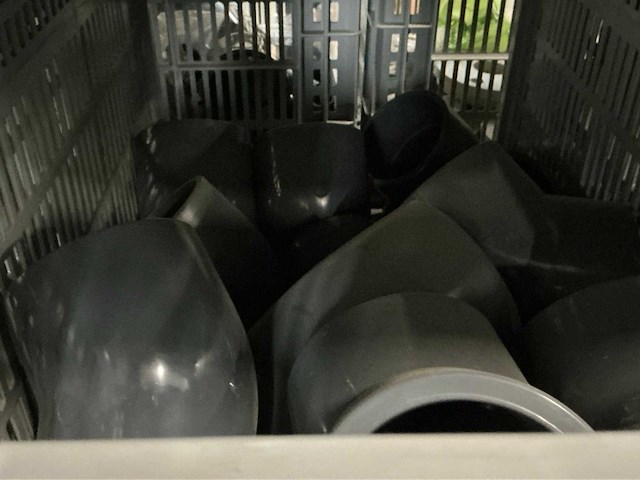 Voorraad kunststof bochten, sokken, moffen, kragen, t-stukken, eindkappen - afbeelding 46 van  61