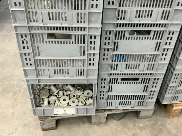 Voorraad kunststof bochten, sokken, moffen, kragen, t-stukken, eindkappen - afbeelding 42 van  61