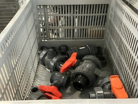 Voorraad kunststof bochten, sokken, moffen, kragen, t-stukken, eindkappen - afbeelding 53 van  61