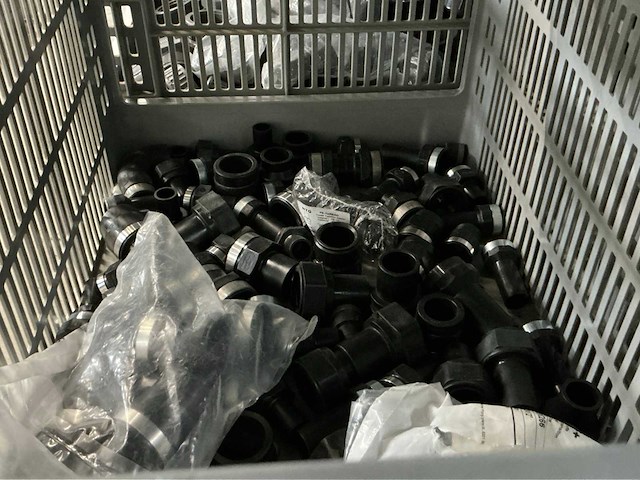 Voorraad kunststof bochten, sokken, moffen, kragen, t-stukken, eindkappen - afbeelding 56 van  61