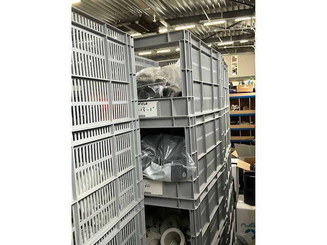 Voorraad kunststof bochten, sokken, moffen, kragen, t-stukken, eindkappen - afbeelding 58 van  61