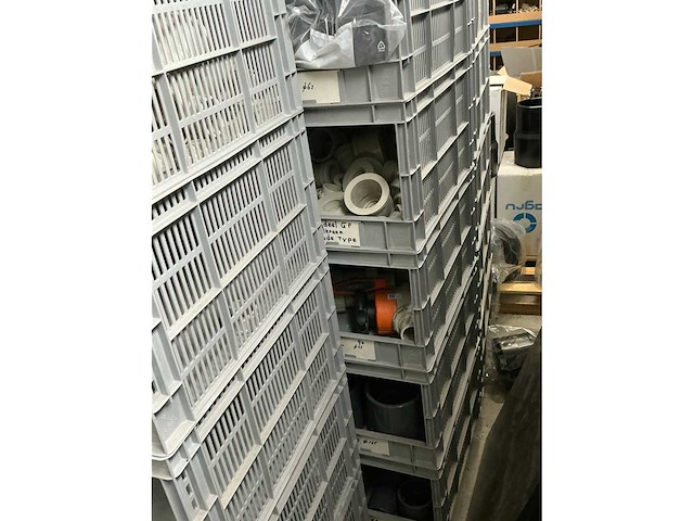 Voorraad kunststof bochten, sokken, moffen, kragen, t-stukken, eindkappen - afbeelding 59 van  61