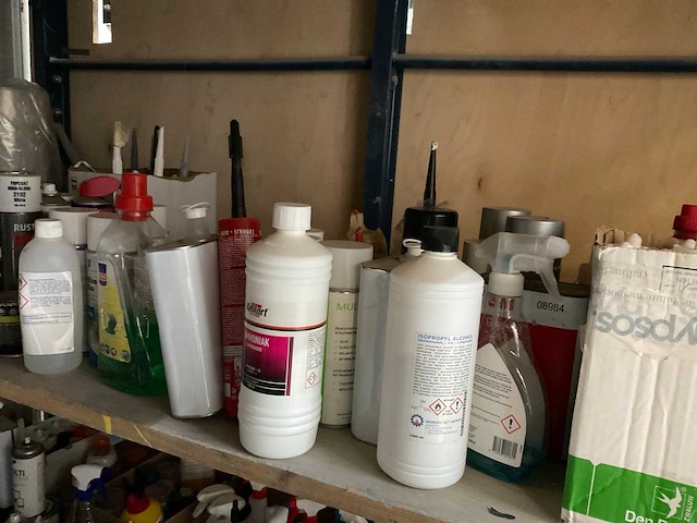 Voorraad verf , pur , lijm & kit - afbeelding 20 van  32