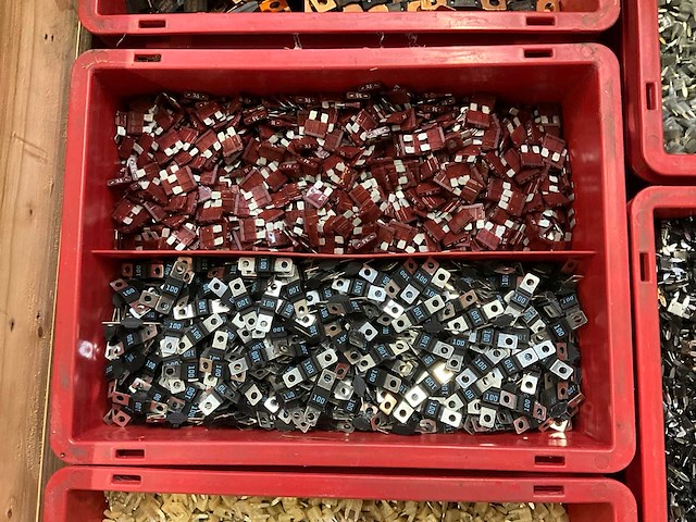 Voorraad zekeringen - afbeelding 3 van  8