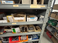 Voorraadkast met ijzerwaren - afbeelding 2 van  16