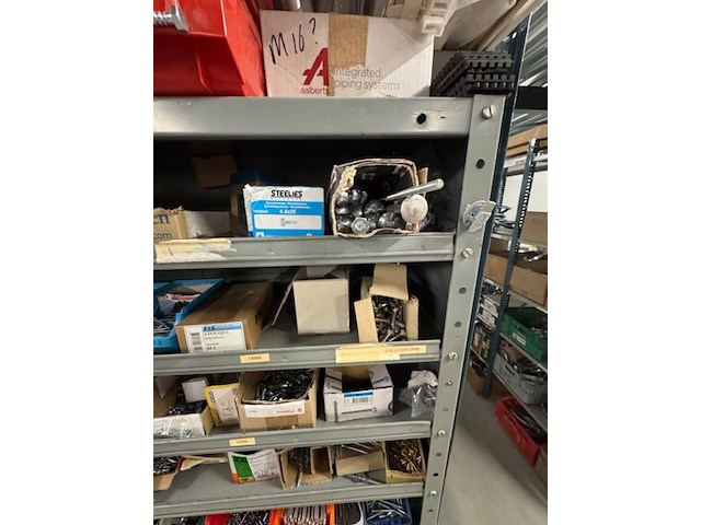 Voorraadkast met ijzerwaren - afbeelding 3 van  16