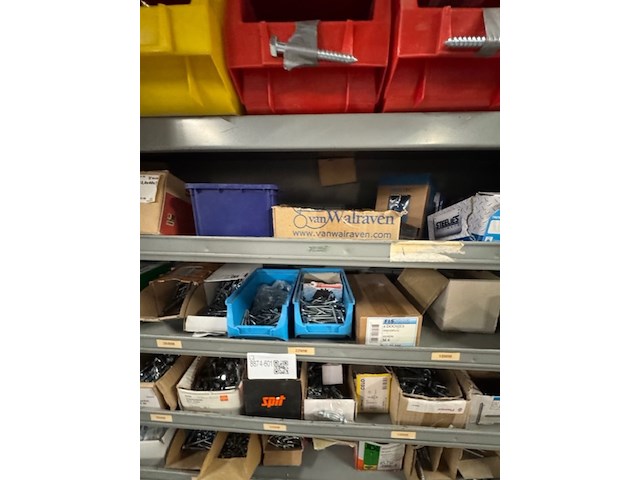 Voorraadkast met ijzerwaren - afbeelding 4 van  16