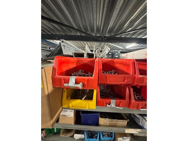 Voorraadkast met ijzerwaren - afbeelding 6 van  16