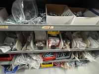 Voorraadkast met ijzerwaren - afbeelding 10 van  16