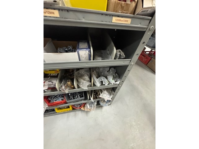 Voorraadkast met ijzerwaren - afbeelding 11 van  16