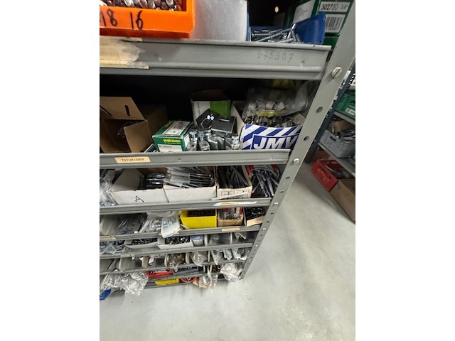 Voorraadkast met ijzerwaren - afbeelding 12 van  16