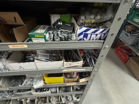 Voorraadkast met ijzerwaren - afbeelding 12 van  16