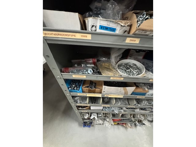 Voorraadkast met ijzerwaren - afbeelding 14 van  16