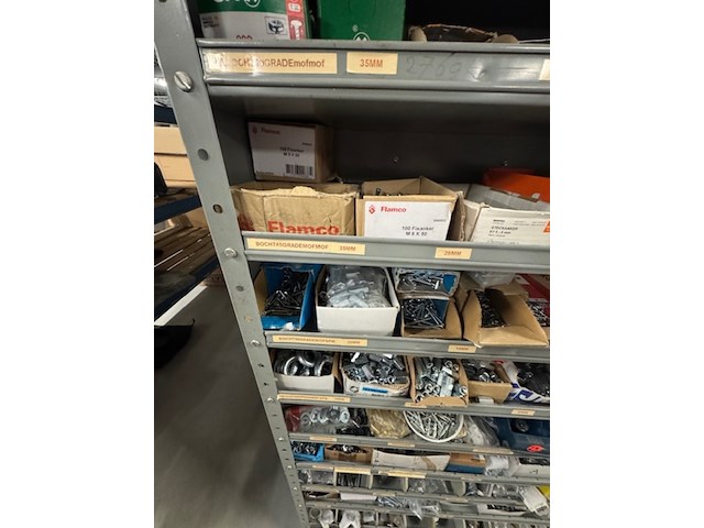 Voorraadkast met ijzerwaren - afbeelding 15 van  16