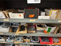 Voorraadkast met ijzerwaren - afbeelding 16 van  16